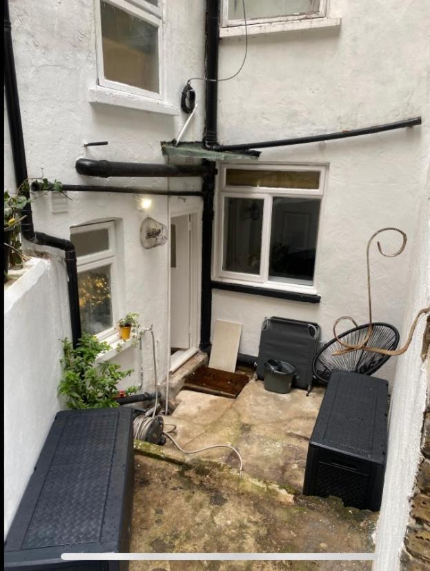 Central Private Double Bedroom In A 2Bedroom Apartment, Connected Via Underground, Overground And Many Bus Routes London Ngoại thất bức ảnh