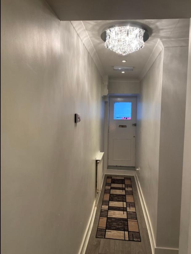 Central Private Double Bedroom In A 2Bedroom Apartment, Connected Via Underground, Overground And Many Bus Routes London Ngoại thất bức ảnh
